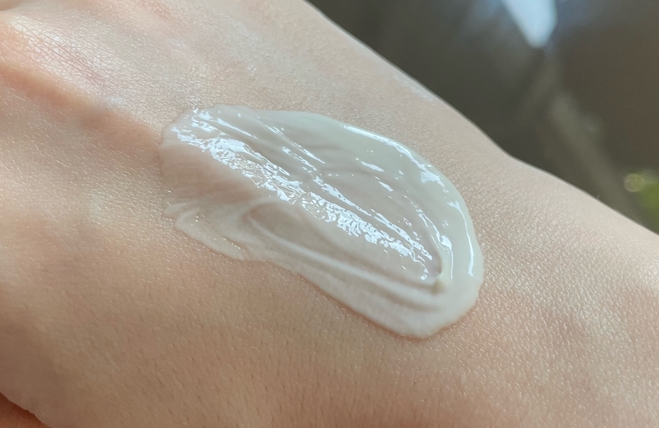 Избавление от сухости вместе с молочком для тела Expert Reparation Repair Lotion Extra Dry Skin от Yves Rocher