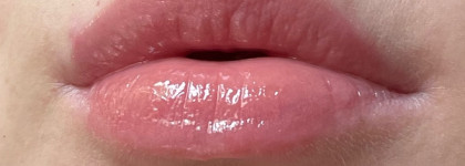 Свои губы, только лучше: Помада-бальзам для губ Color Lip Balm в оттенке 06 от Beauty Bomb