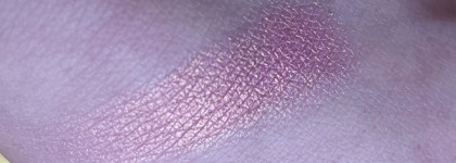 Фаворит 2023 года: Румяна-хайлайтер Highlighter Blush в оттенке 101 shine от Nikk Mole