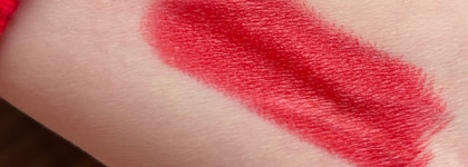 Total red: Матовая красная помада Rouge Elixir в оттенке 05 mat matte сказочная клубника от Yves Rocher