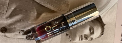 Масло для губ Hydra Kiss Lip Oil в оттенке 05 Midnight Mystery от Essence