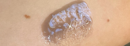 Масло для губ Hydra Kiss Lip Oil в оттенке 05 Midnight Mystery от Essence