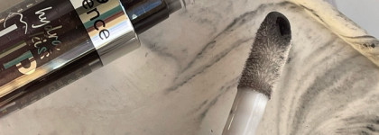 Масло для губ Hydra Kiss Lip Oil в оттенке 05 Midnight Mystery от Essence