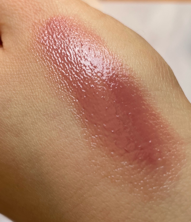 Дневной свет. В центре комнаты