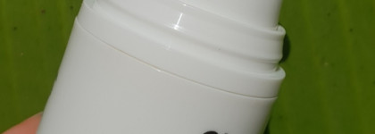 Glossier Invisible Shield SPF 35 – солнцезащитный, но точно не крем