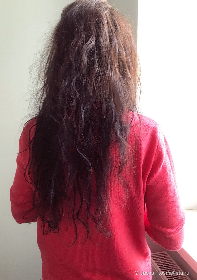 Вид сзади, волос немного, но без укладки, считаю, неплохо) Половина волос чёрная, половина - свой цвет