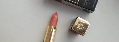Два повседневных нюда. Chanel Rouge Coco Gloss 119 и Guerlain KissKiss Nude Flirt 307