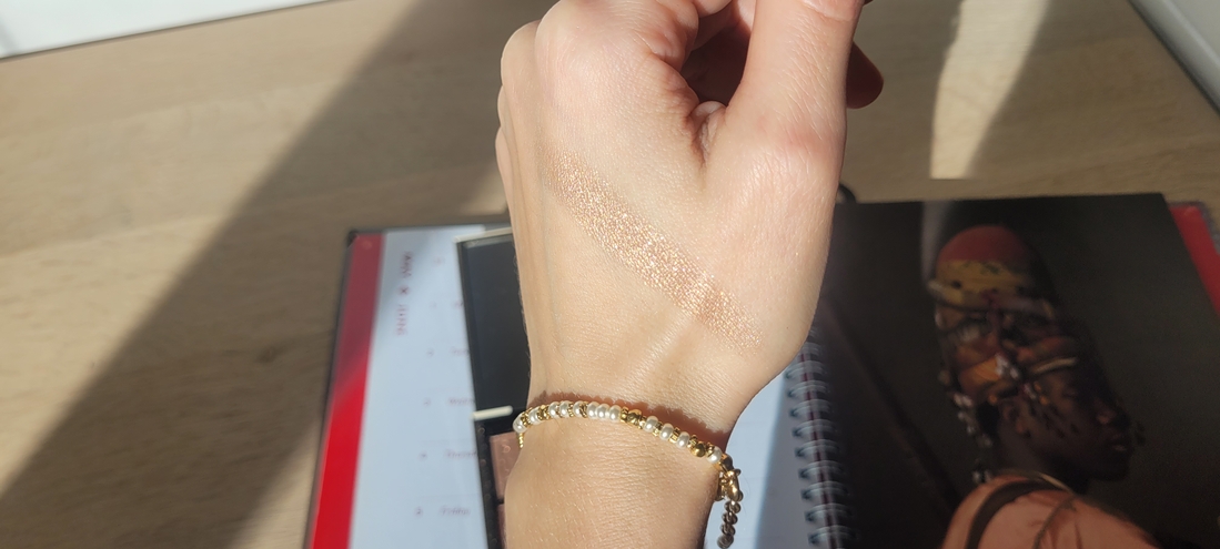 тёплый розоватый беж для всего века