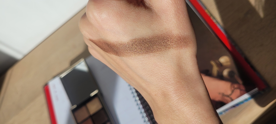 бежево-коричневый для затемнения и подложки