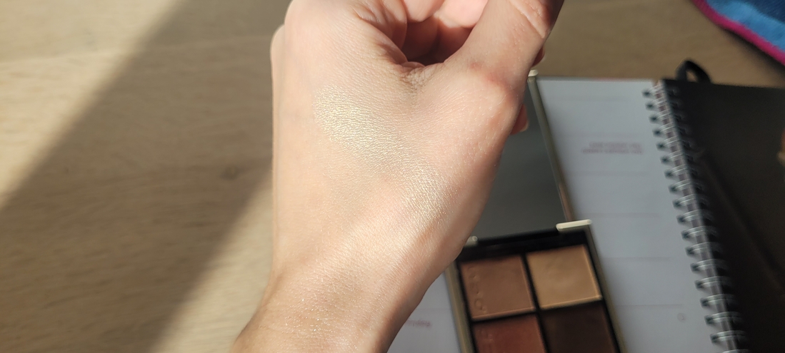 светлый сатиновый беж