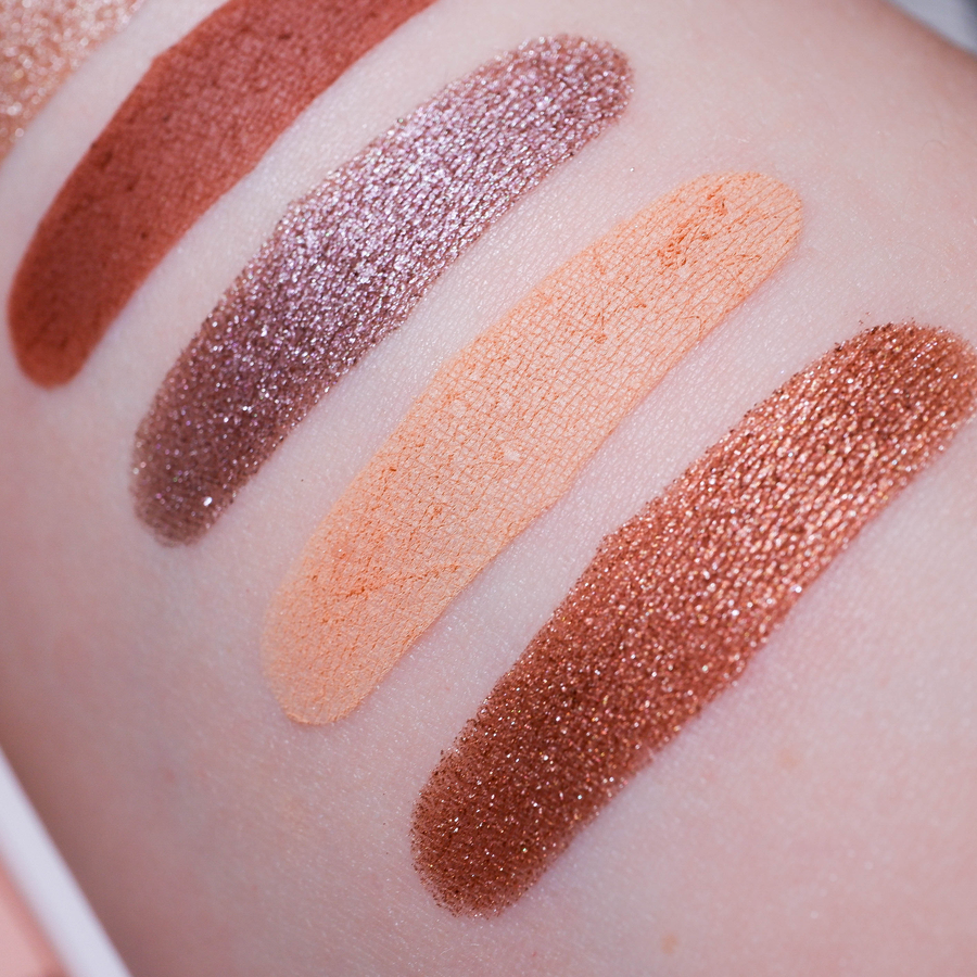 Astra Make-Up Pure Beauty palette свотч под осветителем,на базу для теней