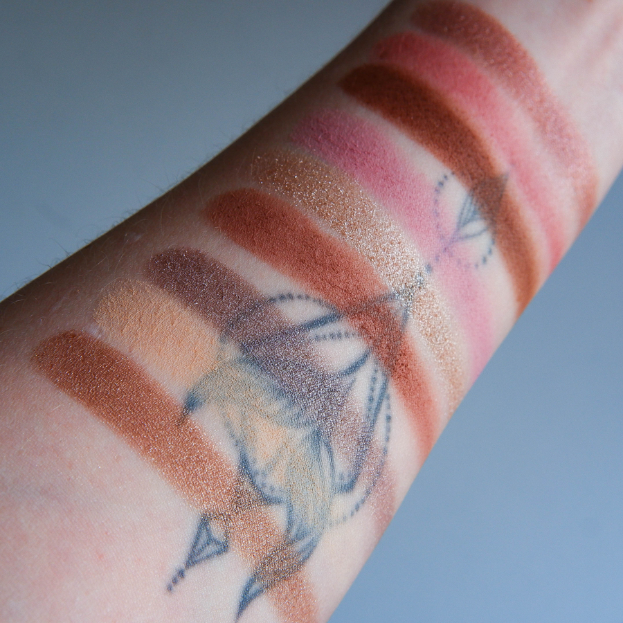 Astra Make-Up Pure Beauty palette свотч