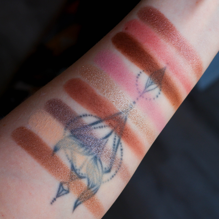 Astra Make-Up Pure Beauty palette свотч