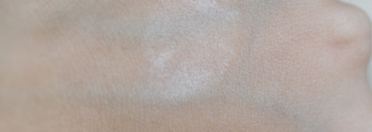 Потому и не скатываются. Тягловая лошадь: Wet n Wild Photofocus Eyeshadow Primer