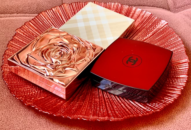 3 звёздочки моей косметички: Camelia de Chanel, бантик Burberry silver shimmer и роза Smashbox+Vlada petal metal
