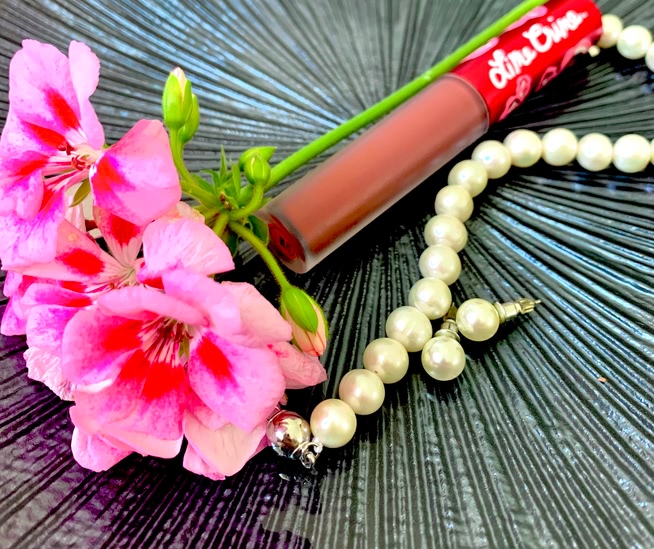Шоколадно - ягодный, готический и роковой оттенок Lime Crime Velvetines Liquid To Matte Lip Stain Saint