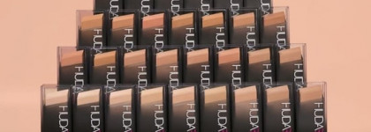Hudabeauty запустила новую линейку тональной основы Faux filter skin finish foundation stick, базу под макияж и кисть для нанесения тона