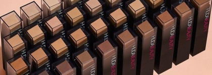 Hudabeauty запустила новую линейку тональной основы Faux filter skin finish foundation stick, базу под макияж и кисть для нанесения тона
