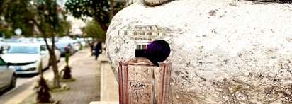 Lancome Tresor Midnight Rose EDP нота красных и жёлтых цветов