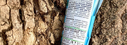 Отличный и бюджетный бальзам для губ Bielenda botanical lip care balsam do ust milky coconut