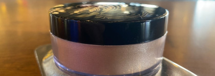 Тонна блестящей пыльцы от Wet n Wild highlighter powder в оттенке I’m so lit