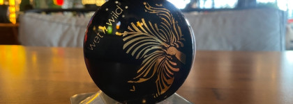 Тонна блестящей пыльцы от Wet n Wild highlighter powder в оттенке I’m so lit