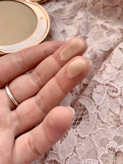Charlotte Tilbury Airbrush Flawless 02 в своих лучших традициях