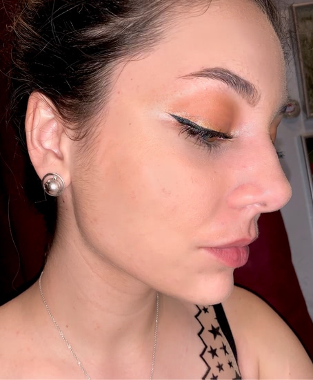 Charlotte Tilbury Airbrush Flawless 02 в своих лучших традициях