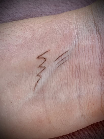 Не очень новая новинка, которую очень ждали у Lamel. Lamel Professional Insta Micro Brow Pencil (402)