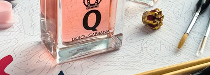 «Dolce & Gabbana Q: Когда запах рисует воспоминания лучше красок»