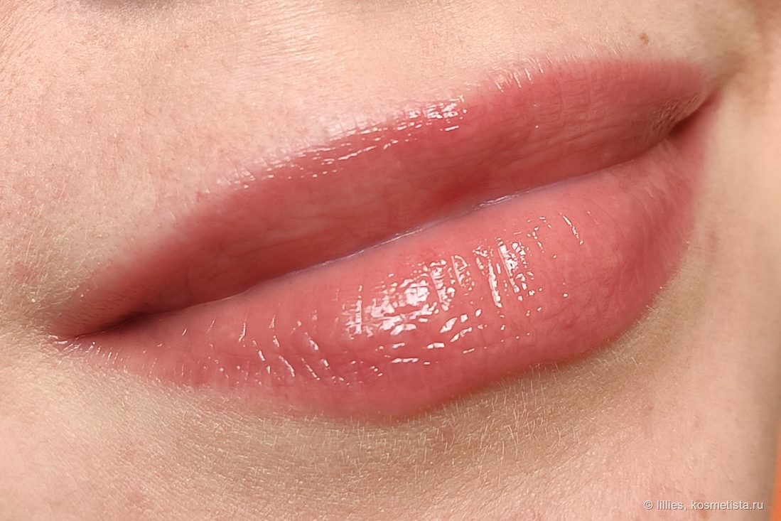 NYX Butter Lip Gloss 16 Praline на губах