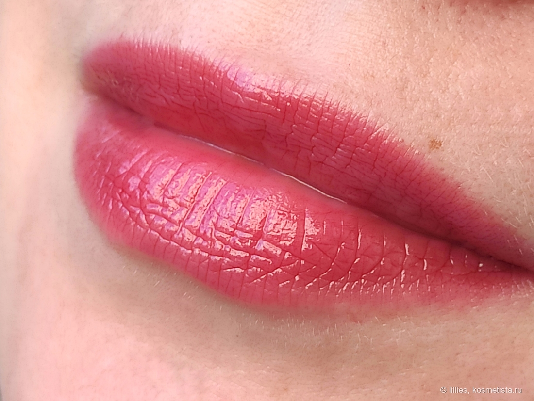 Clarins Natural Lip Perfector Intense 18 Intense Garnet через 20 минут после нанесения