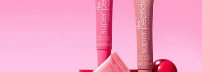 Мягкий коралл и идеальный нюд с Essence The Super Peptide Glossy Lip Treatment #04 Coralized и Catrice Butter Drippin' Glossy Lip Balm #010 Pink Lemon Squeezin’