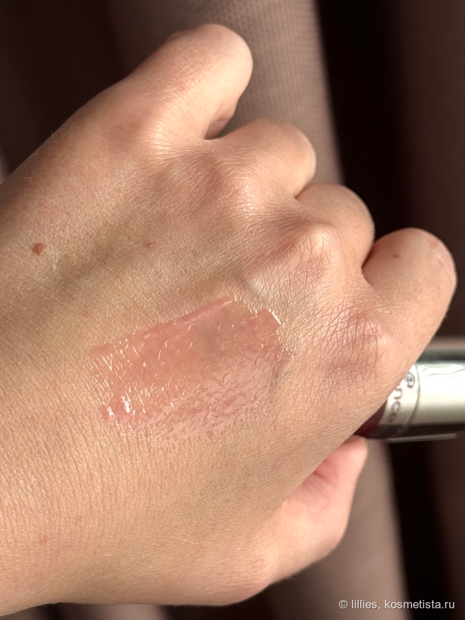 Essence Hydra Kiss Lip Oil оттенок 03 Pink Champagne