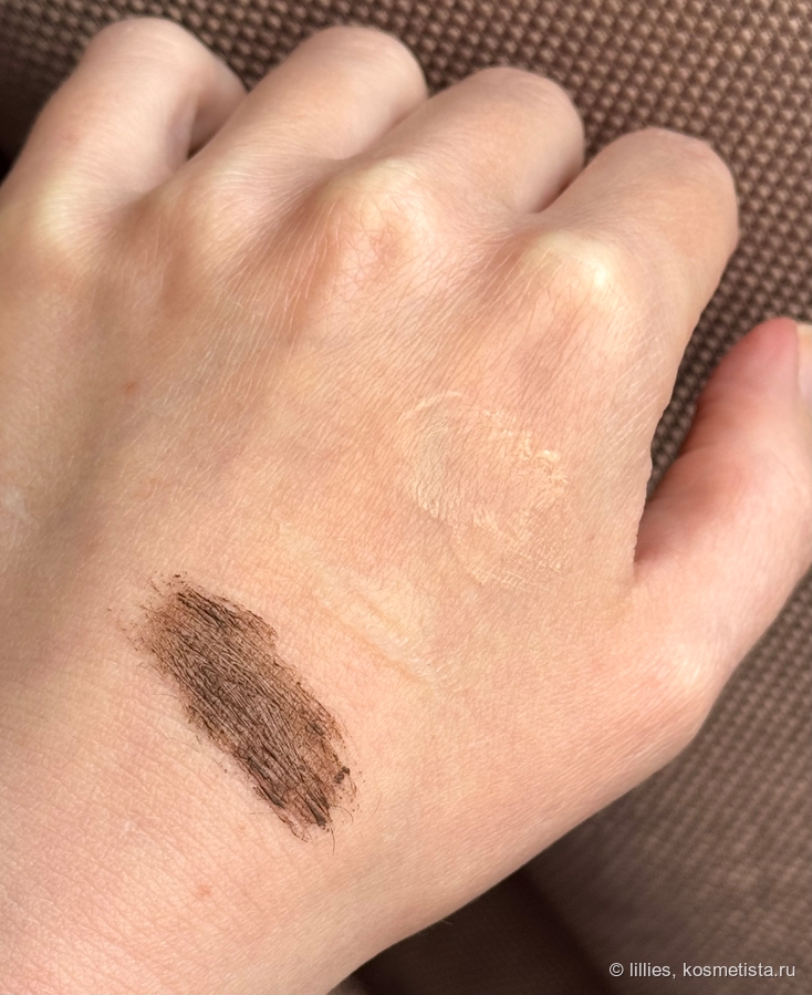 Слева направо: тушь Essence Lash WITHOUT LIMITS 02 BROWN, гель для бровей L’Oréal 24h Brow Lamination, база под тени Urban Decay