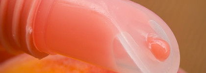 Классная новинка этого лета с SPF - пептидный блеск для губ Catrice The Summer Edit Peptide Lipgloss оттенок C02 Guava Jam