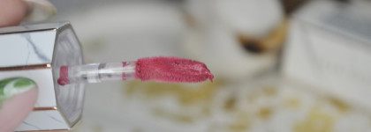 Мусс для губ Dear Dahlia Paradise Dream Velvet Lip Mousse в оттенке Cranberry - настоящее удовольствие для любителей мягких муссовых помад