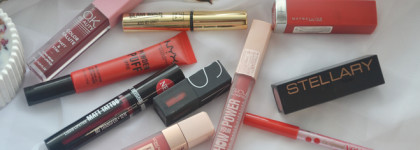 Моя коллекция помад в ярких оттенках: от красных до фиолетовых, которые могут похвастаться отличной стойкостью