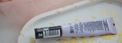 Красивые пудровые губы с помадой Divage Selfie Queen Lip Cushion с кушоном в оттенке 04