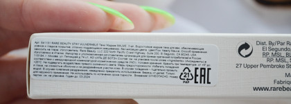 Жидкие тени для век Rare Beauty Stay Vulnerable в оттенке Mauve