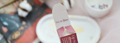 Бренд певицы Селены Гомес и шикарная жидкая матовая помада Rare Beauty lip soufflé mate lip cream в оттенке Heroic