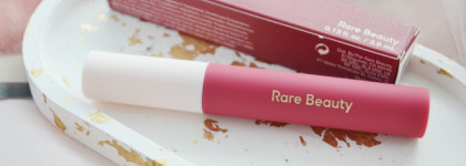 Бренд певицы Селены Гомес и шикарная жидкая матовая помада Rare Beauty lip soufflé mate lip cream в оттенке Heroic