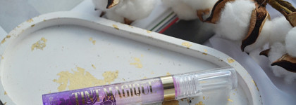 Вайб 2000-х: блеск для губ Vivienne Sabo Histoires Infernales Lip Gloss в оттенке 01