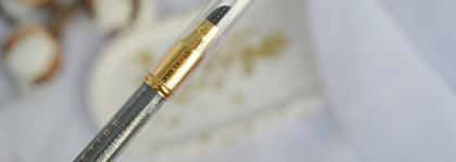 Бюджетный троечник: автоматический карандаш для глаз с растушевкой Eveline Eye Max Precision в оттенке Grey