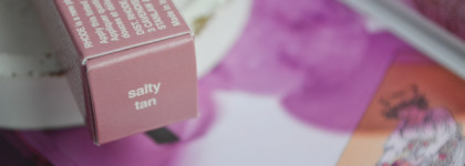 Идеальный глянец от Хейли Бибер: Rhode Peptide Lip Tint в оттенке Salty Tan