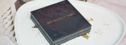 Невероятная красота: хайлайтер Pat Mcgrath labs divine glow highlighter в оттенке Lunar Allure