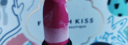 Ягодный мусс на губах с Catrice Ultimate Matt Lipstick в оттенке 100 Fairy Berry