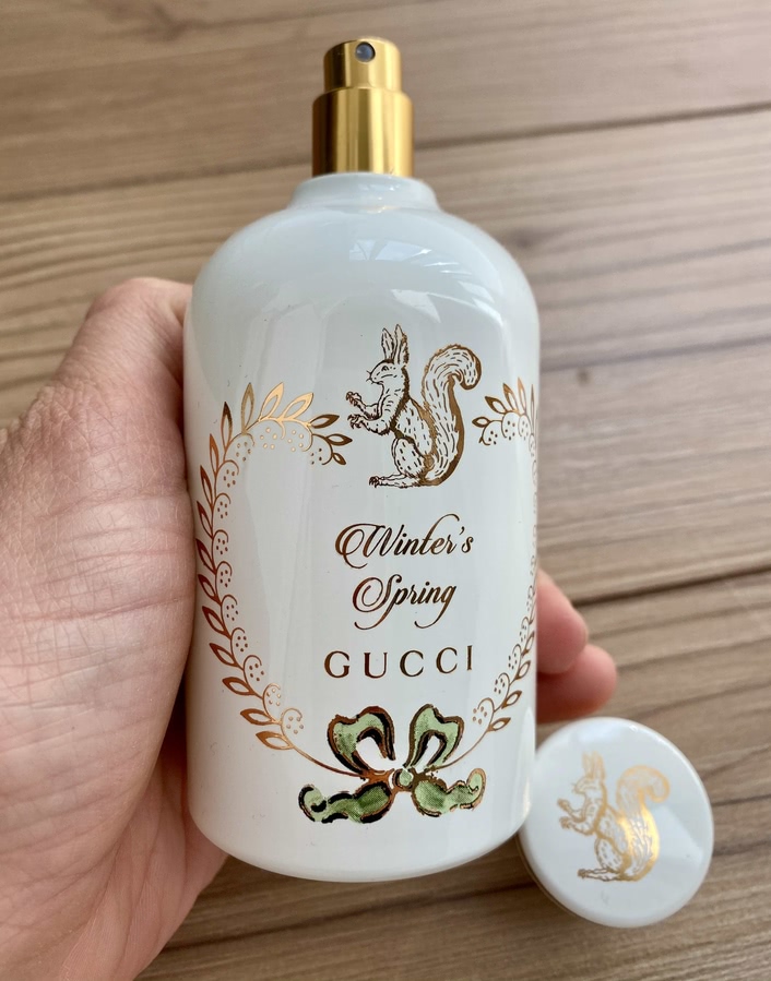 флакончик удобен в применении - привычный спрей