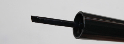 Танцы с бубнами или Limoni Smart Eyeliner black