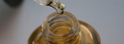 Надо ли?Масло для сухой и чувствительной кожи лица Clarins Santal Face Treatment Oil